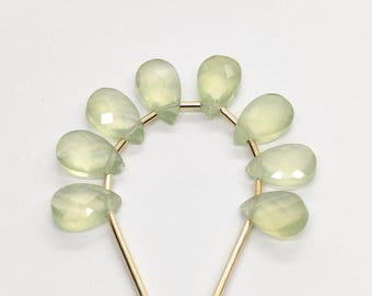 Briolettes de prehnita facetada en forma de pera: Juego de 8, tamaño de 5,5 x 8 x 4 mm a 6,8 x 8,8 x 4 mm