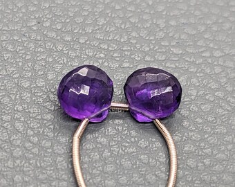 Briolettes de amatista microfacetadas en forma de corazón: Par, tamaño 9x9x5,4 mm y 9x8,7 x 5 mm