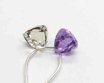 Groene en paarse amethist mollige tetraëder brioletten met microfacetten: paar, maat 9 x 9 x 9,5 mm