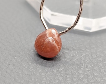 Rhodochrosiet briolette met microfacetten: enkel, maat 8,8 x 9,6 x 5,7 mm