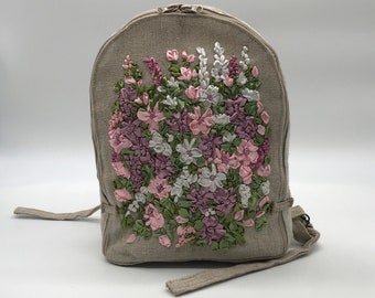 Mochila de linho feita à mão: bordado com fita de cetim floral
