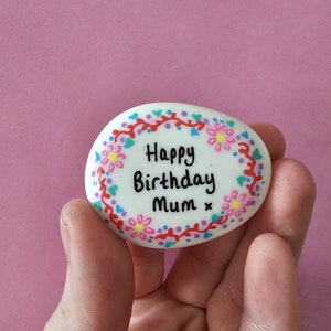 Personalised Painted Floral Wreath Pebble , Mum, Her bild 2