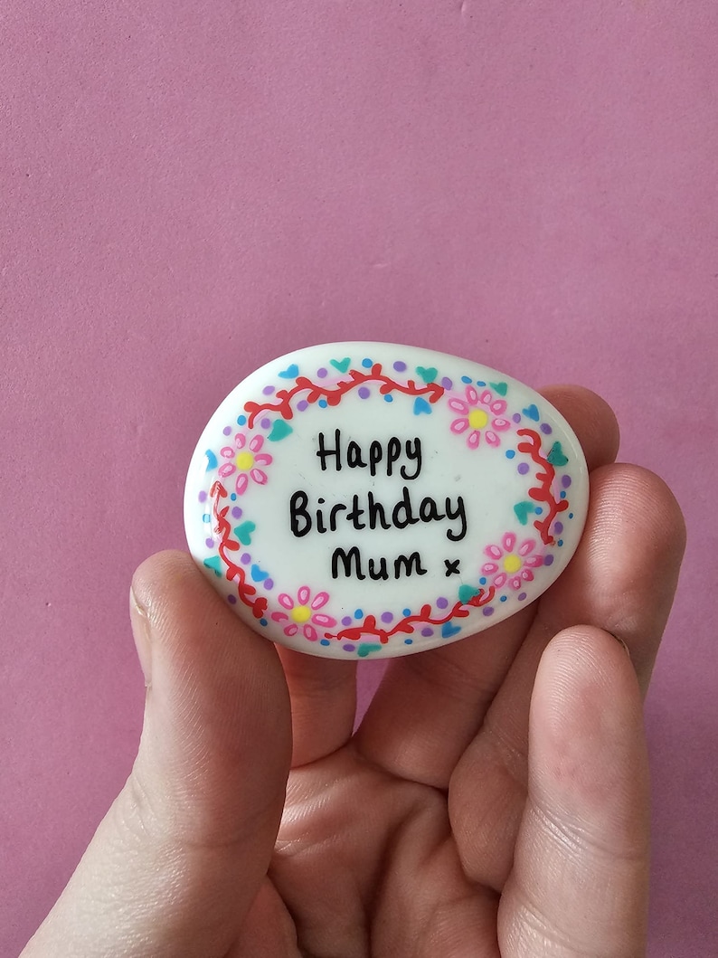 Personalised Painted Floral Wreath Pebble , Mum, Her bild 2