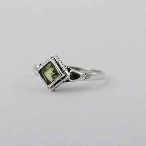 Dainty Green Peridot Ring, 925 Sterling Silver, Birthday Ring, Handmade Ring, Statement Ring, Gift for her, Women Ring, Engagement Ring Gift