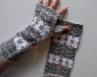 Handschuhe fingerlos Gr. M dän Design Blumen und Blätter Jacquard gestrickt gemustert 50% Wolle Armstulpen handgestrickt selbstgestrickt