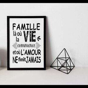 Könnte beinhalten: Schwarz-weiß gerahmter Druck mit dem Text "Famille la ou la vie commence et ou l'amour ne finit jamais".