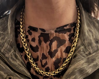 gold tone chain neckalce , retro style chain necklace, statement bold chain , chunky jewllery