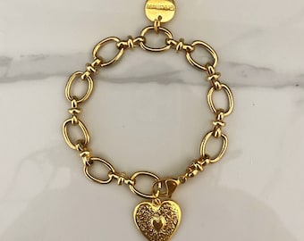 heart bracelet, gold tone bracelet, steel chain bracelet, chunky  jewelry for woman,  Valentine’s Day gift, everyday jewelry, heart charm