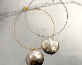 shell Collar Necklace, Clam Shell Pendant, Boho Chic summer Jewelry