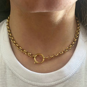 Spring clasp necklace, round closure necklace, lock clasp necklace, gold tone chain necklace, simple necklace for woman, everyday necklace