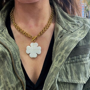 Trefoil pendant necklace, large shell flower necklace, toggle necklace with big yammer pendant, gift ideas for mother sister image 8