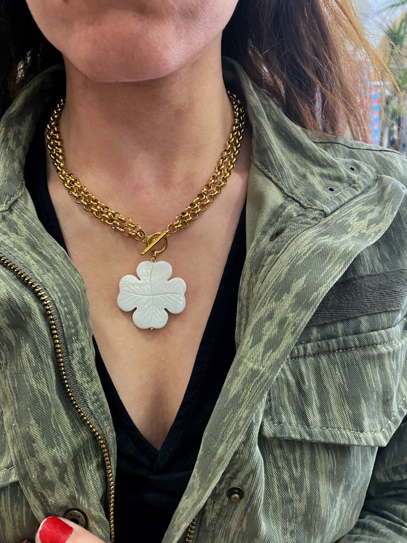 Trefoil pendant necklace, large shell flower necklace, toggle necklace with big yammer pendant, gift ideas for mother sister image 8