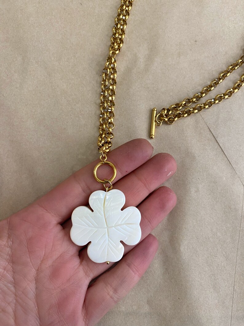 Trefoil pendant necklace, large shell flower necklace, toggle necklace with big yammer pendant, gift ideas for mother sister image 9