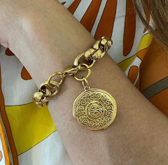Gold Coin Charm Bracelet | Gold coin jewelry, Coin charm bracelet, Dubai  gold jewelry