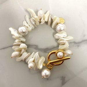 Shell pearl bracelet, chunky raw irregular pearl bracelet, freshpearl charm bracelet, bridal jewelry, large shell chips  bracelet
