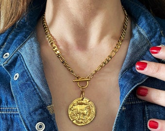 Collier de pièces plaqué or, collier de tonalité d’or, grand collier pendentif Athina, bijoux de pièces de monnaie des dieux grecs, collier de grosses pièces, bijoux volumineux