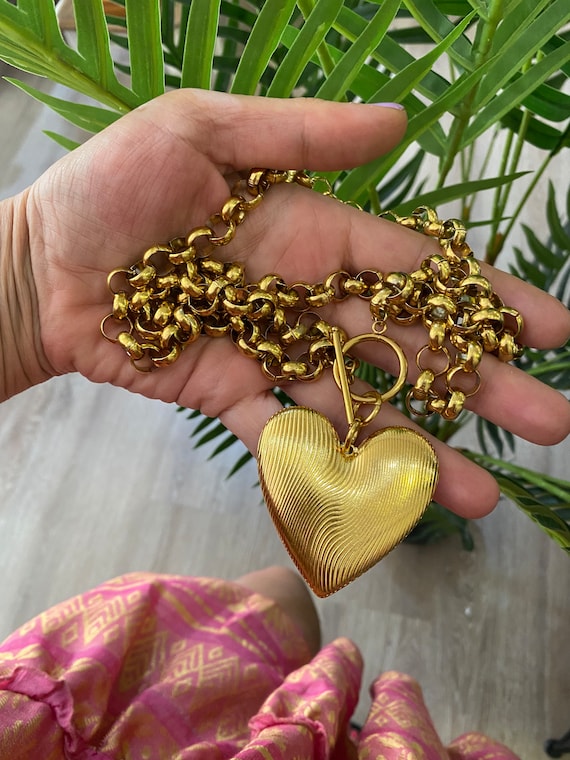 Chunky gold heart necklace best sale
