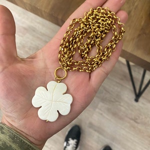 Trefoil pendant necklace, large shell flower necklace, toggle necklace with big yammer pendant, gift ideas for mother sister image 5