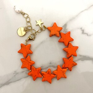 Oranges Perlenarmband, Perlenarmband mit bunten Perlen, y2k style , 2000s Nostalgie, fun trendy Schmuck