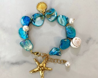 turquoise shell charms bracelet, Oversized blue shells bracelet, boho chic  jewelry, summer beach jewelry, gold shell charm bracelet