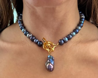 Halsband med svart barockpärlhänge