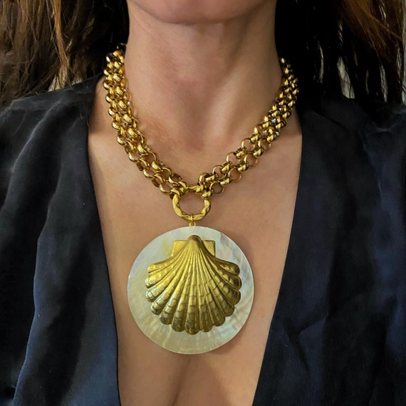 Sea Shell Necklace, Giant Gold Tone Clam Necklace, Oversized Shell Necklace,  Mermaid Core, Huge Shell Necklace, Luxury Beach Jewelry - Etsy