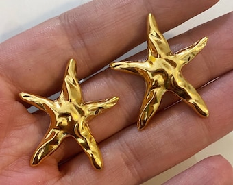 Star fish earrings, large gold tone stud earrings, 2000s style, aesthetic jewelry, chunky kitsch jewelry, mermaid jewelry, statement jewelry