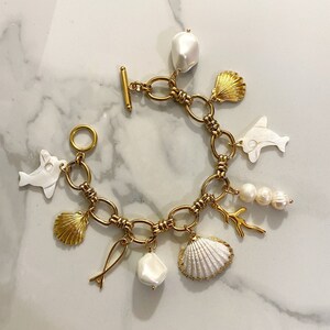 Shell charms bracelet, pearl clams bracelet, chunky gold toggle bracelet, big gold bracelet, retro style bracelet, seashell charm jewelry