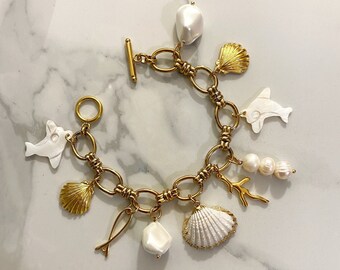 Shell charms bracelet, pearl clams bracelet, chunky gold toggle bracelet, big gold bracelet, retro style bracelet, seashell charm jewelry