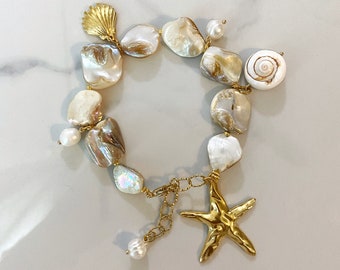 Oversized shells and clam bracelet, boho bridal jewelry, summer beach wedding jewelry, shell charm bracelet, natural clam charms bracelet