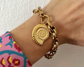 chunky gold tone  bracelet,  big gold color   bracelet, large retro vintage style bracelet, mermaid core , shell charm bracelet