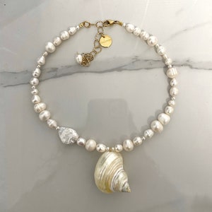 seashell necklace, pearl necklace with shell pendant, mermaid core, summer jewelry, mismatched freshwater pearl necklace