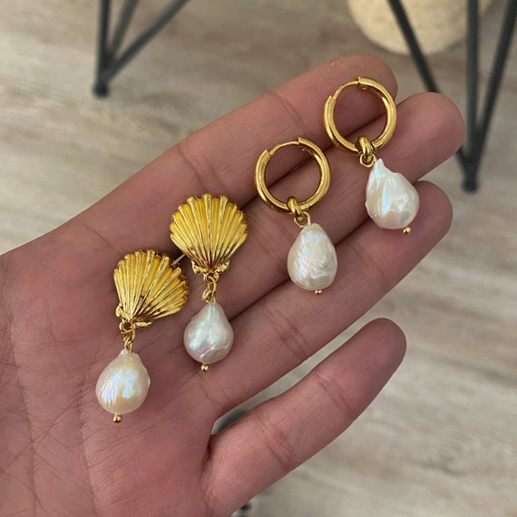 baroque pearl earrings, steel hoop earrings with charms, freshwater pearl  earrings, bridal jewels, wedding jewelry, gold clam earrings