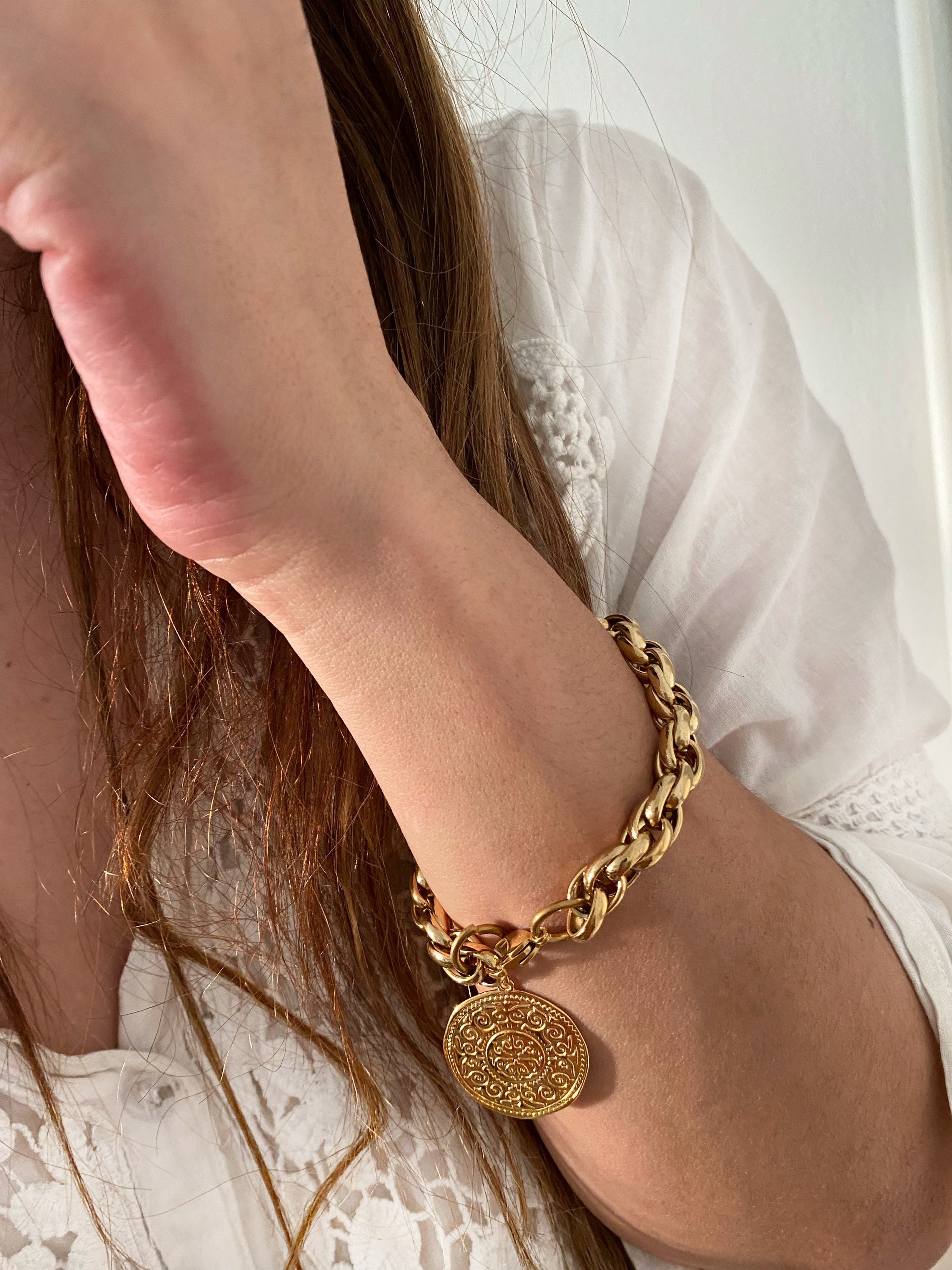 916 Gold Bracelet Big, Women's Fashion, Jewelry & Organisers, Bracelets on  Carousell