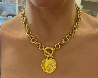 Collar de monedas gruesas, collar con dije de medallón en tono dorado, collar de cadena grande, gargantilla con cierre de palanca, collar de monedas extragrandes