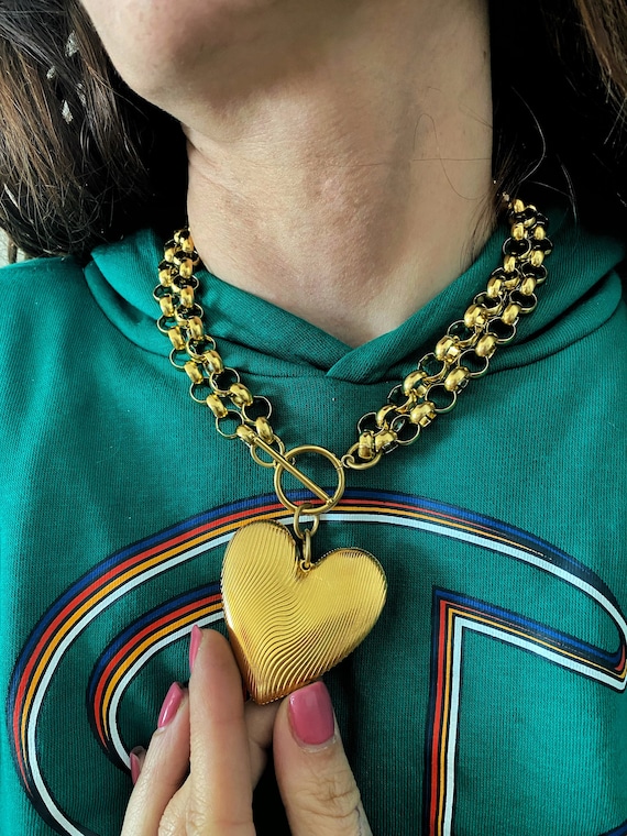 ハートネックレス、ゴールドの特大ハートネックレス、巨大ハート