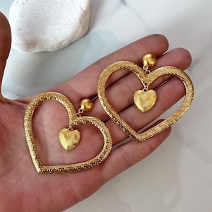 Gold tone heart earrings, oversized large heart earrings, big heart earrings, y2k aesthetic, Xl heart charm earrings, Valentine’s Day gift