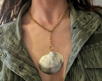 Seashell necklace, large shell necklace, natural shell pendant necklace, natural clam necklace, mermaid core, big shell summer y necklace