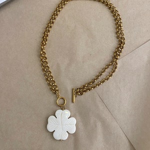 Trefoil pendant necklace, large shell flower necklace, toggle necklace with big yammer pendant, gift ideas for mother sister image 2