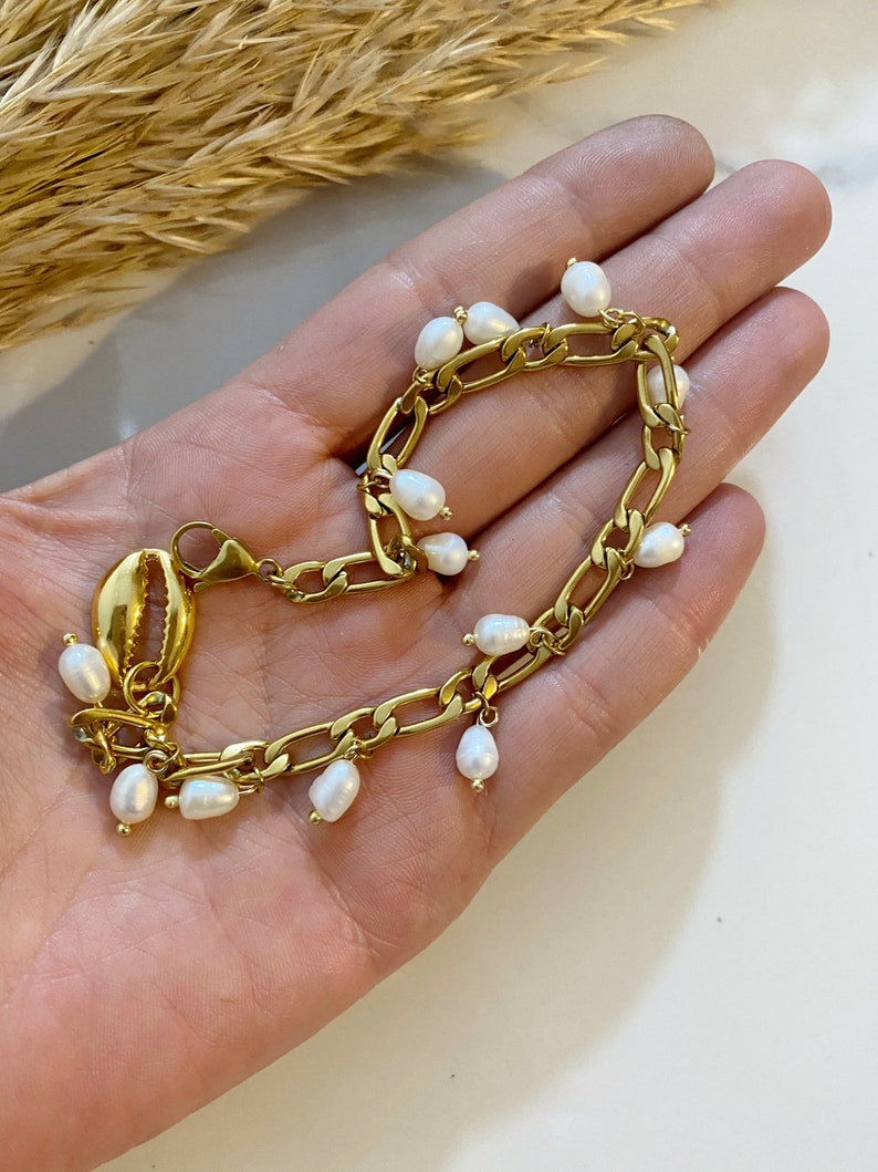 Pearl charm anklet, Gold chain anklet, charms anklet for woman, boho bridal anklet, figaro chain anklet with pearls, bracelet for the ankle Bild 2