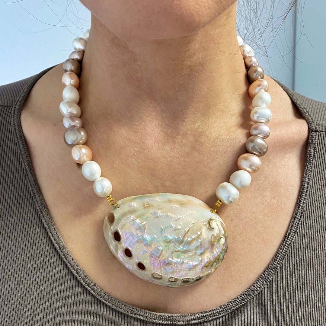 Nylah Shell Pendant Necklace