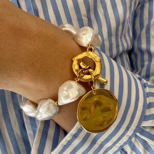 Coin bracelet for woman,  Irregular large pearl style bracelet, toggle bracelet with shell beads, disc bracelet, summer jewelry