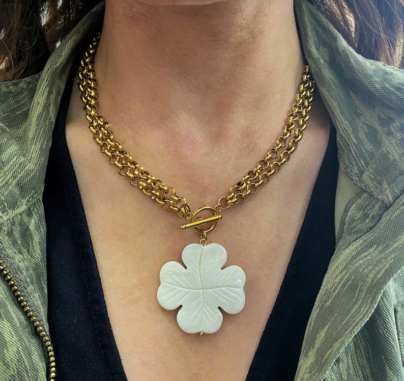 Trefoil pendant necklace, large shell flower necklace, toggle necklace with big yammer pendant, gift ideas for mother sister image 1