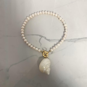 shell pendant necklace, natural shell necklace, large pearl necklace, mermaid core, summer wedding gift, Venus necklace