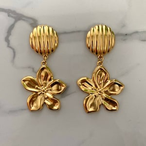 Large flower earrings , chunky 80s style earrings, earrings for woman, retro vintage style earrings, large flower charms  earrings