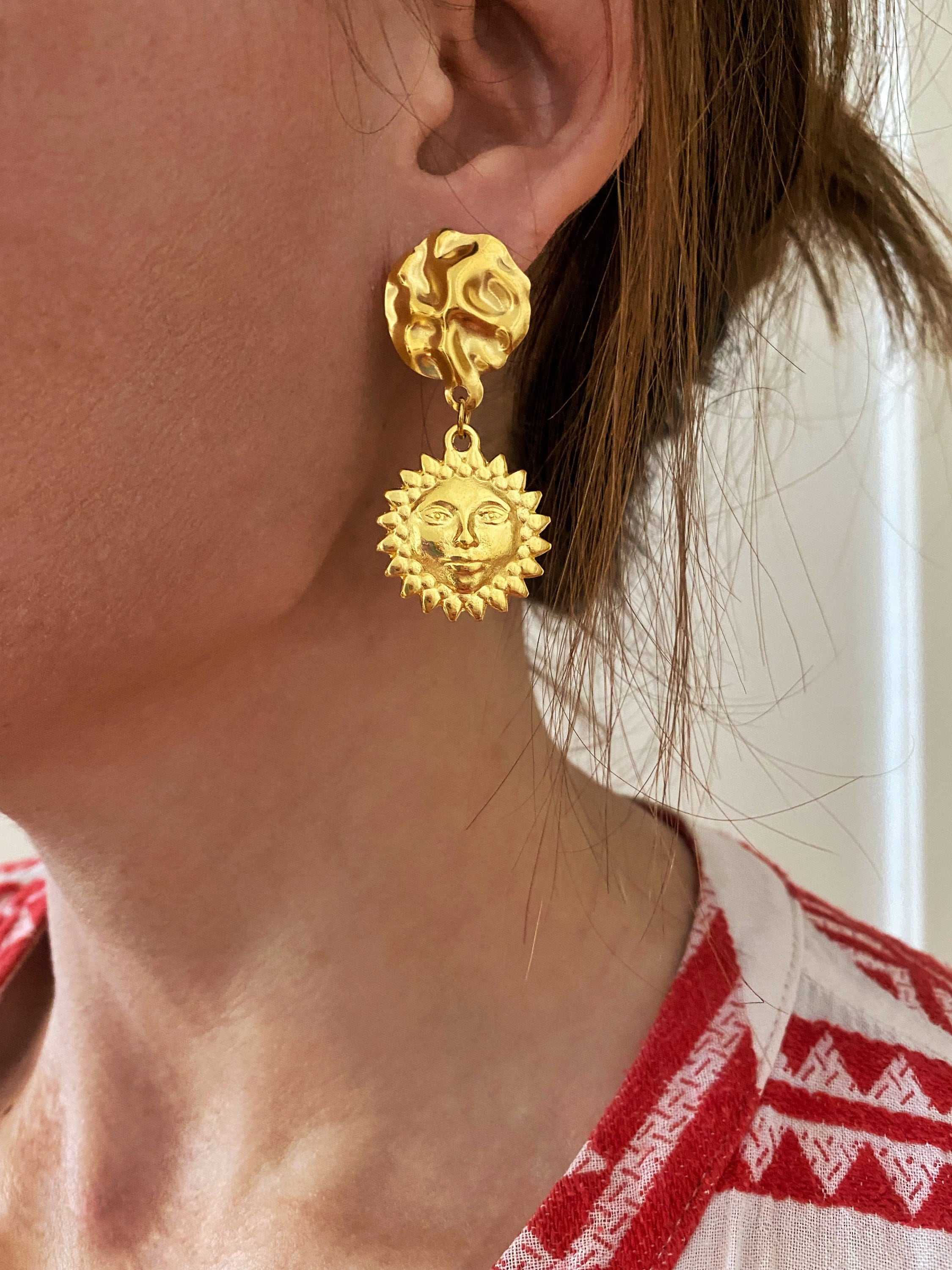 Orecchini a cerchio a forma di sole - Piccoli orecchini a cerchio - Minimalisti - Gioielli fatti a mano - Gioielli - Regali personalizzati - Regalo per lei - Regali - Italia