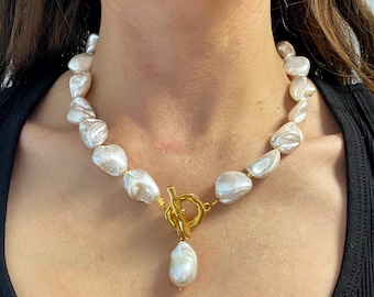 Irregular beads necklace with baroque pearl pendant, chunky imitation pearl necklace, oversized toggle necklace for woman