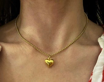 Gold tone  heart necklace, small heart charm necklace, dainty necklace, y2k aesthetic jewelry, vintage style necklace, 90s inspired jewelry