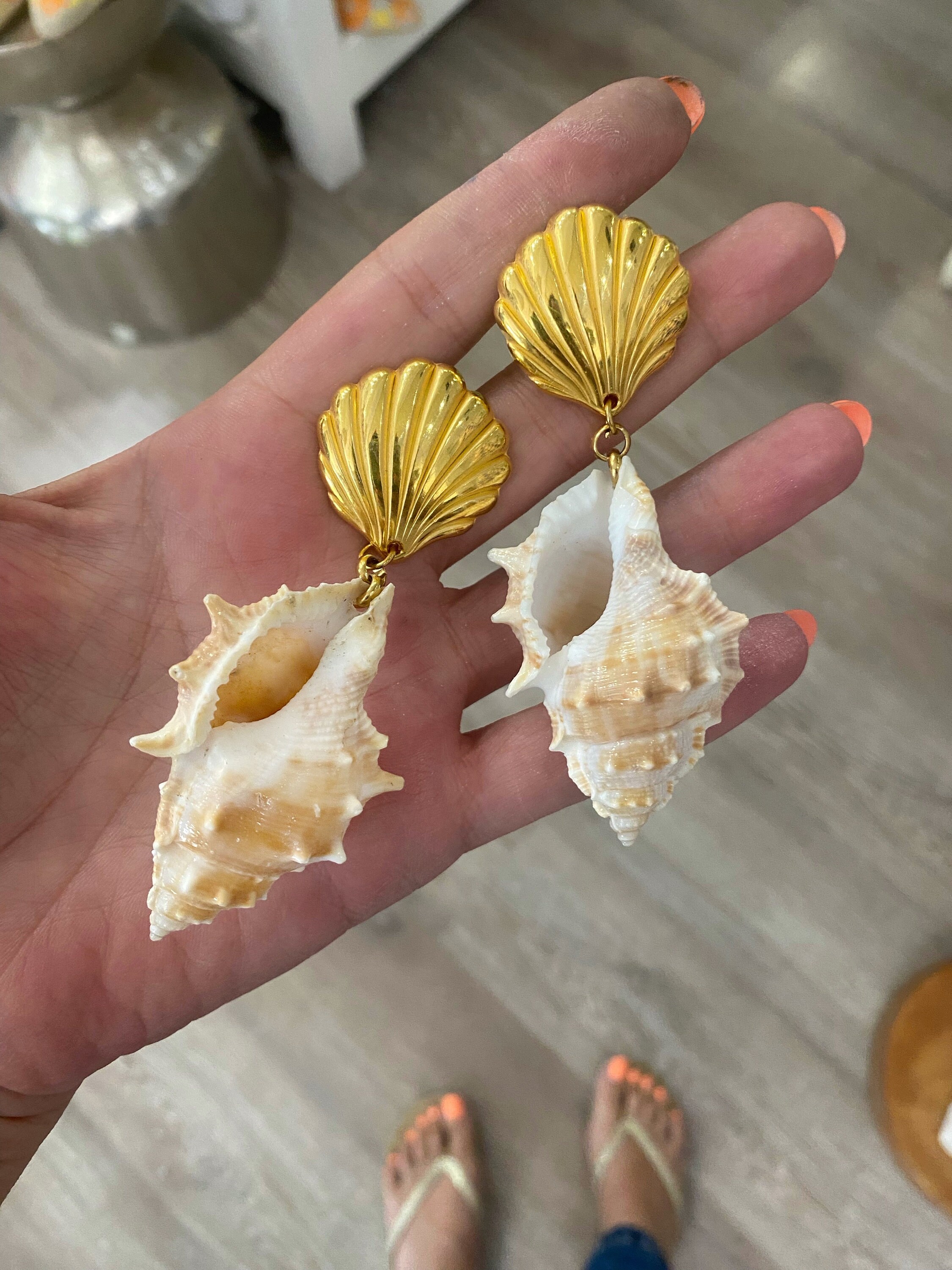 Orecchini Pendenti A Conchiglia Con Perle Rotonde &ndash; Oro, Misure 12/14/16 Mm