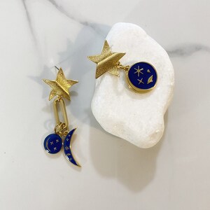 boucles d'oreilles lune bleue, boucles d'oreilles breloques en émail, ensemble de boucles d'oreilles dépareillées, boucles d'oreilles différentes, boucles d'oreilles étoiles, bijoux y2k, image 10